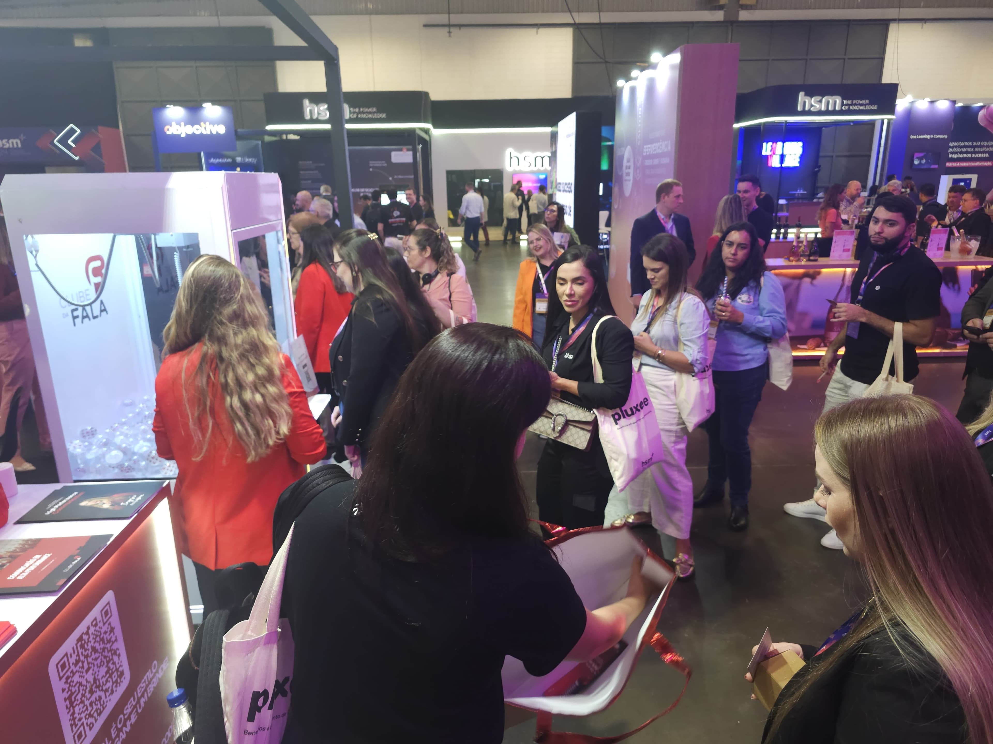 Experiência com Público no Transamerica Expo Center com a Grua de Brindes